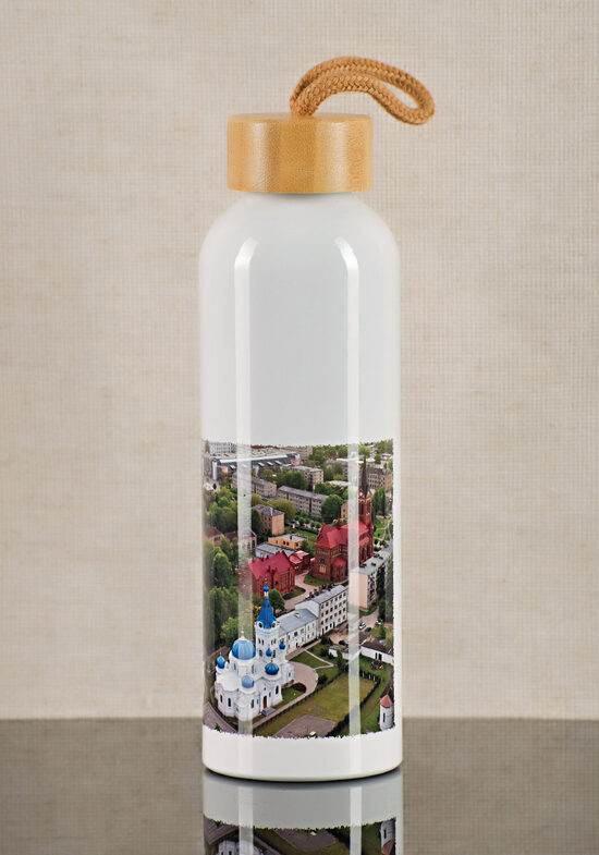 600 ml Alumīnija pudele ar Bambusa vāciņu - "Pilsētas motīvs" (balta)