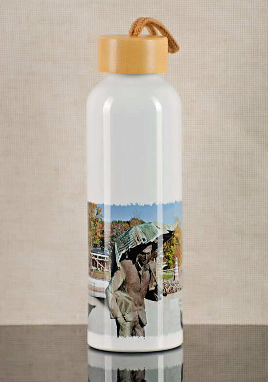 600 ml Alumīnija pudele ar Bambusa vāciņu - "Jelgavas students" (balta)