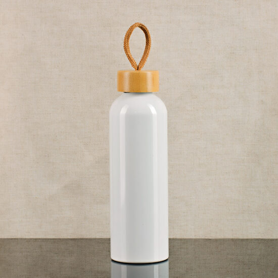 600ml ūdens pudele ar bambusa korķīti un tavu īpašo apdruku (balta)